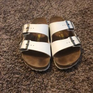 White leather Birkenstock’s in size 37 (7)
